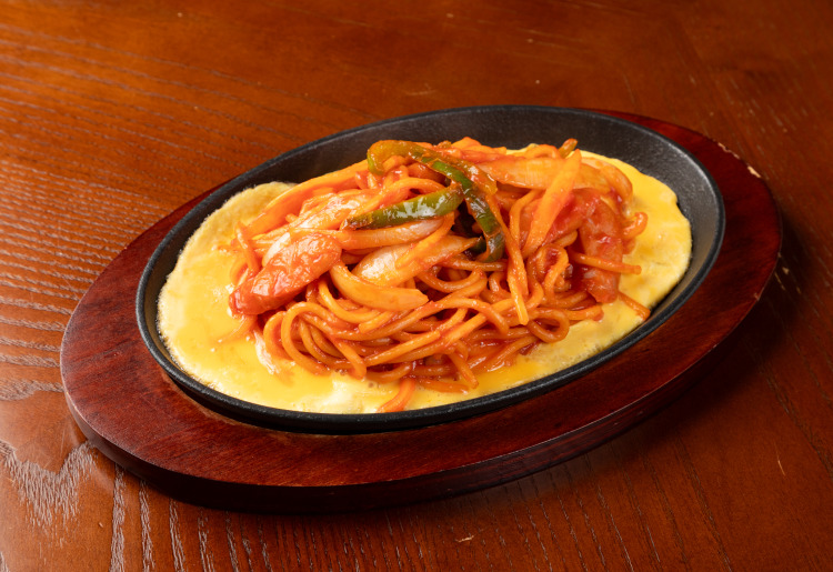 昔ながらの鉄板ナポリタン